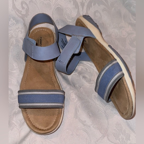 St John’s Bay Blue & Gray Sandals with memory foam and Velcro straps Size 7 1/2 - Picture 9 of 9